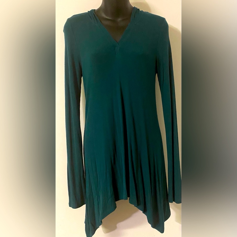 CABLE & GAGE LONG SLEEVED HOODED TEE